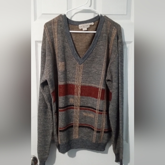 Classic V-Neck Sweater in Gray and Red - Picture 1 of 3